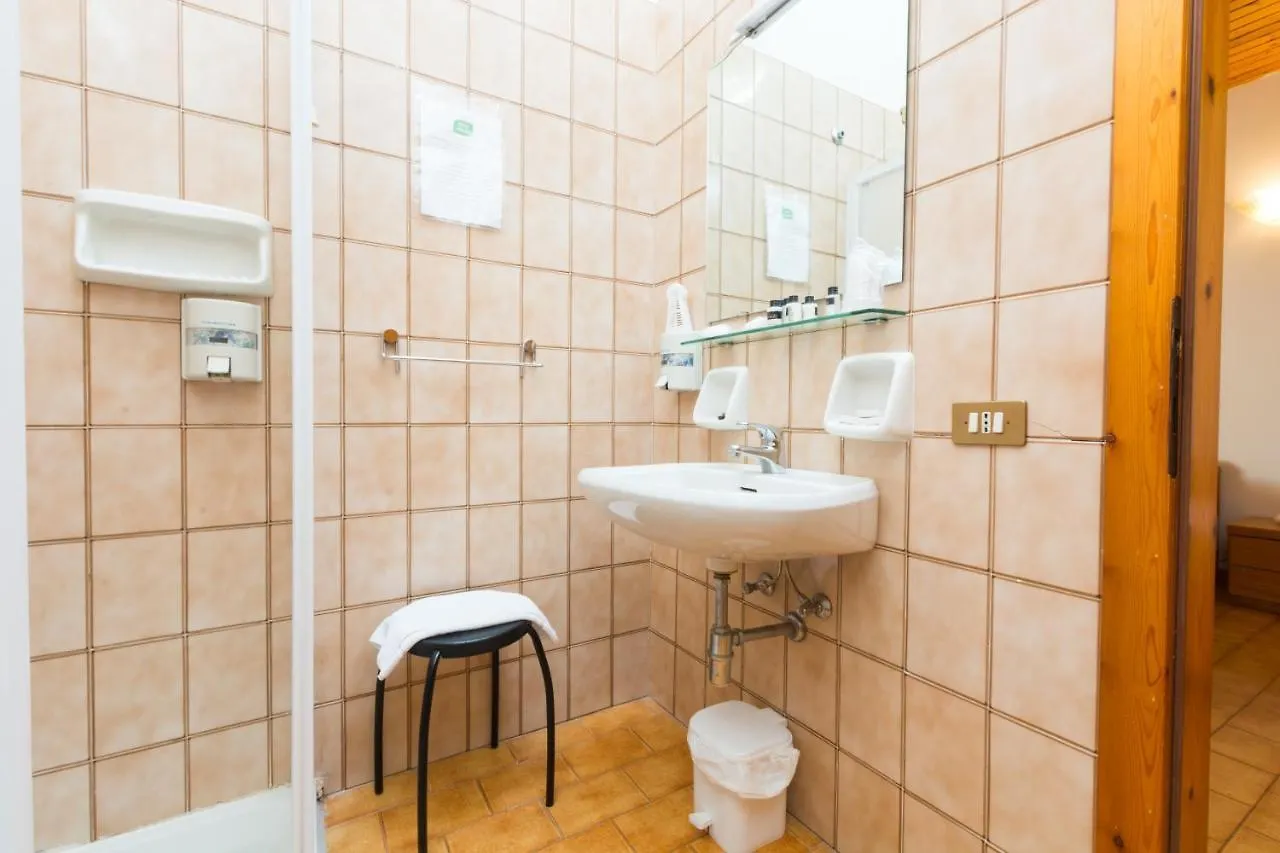 Albergo Dalla Mena Romano D'Ezzelino 2*,